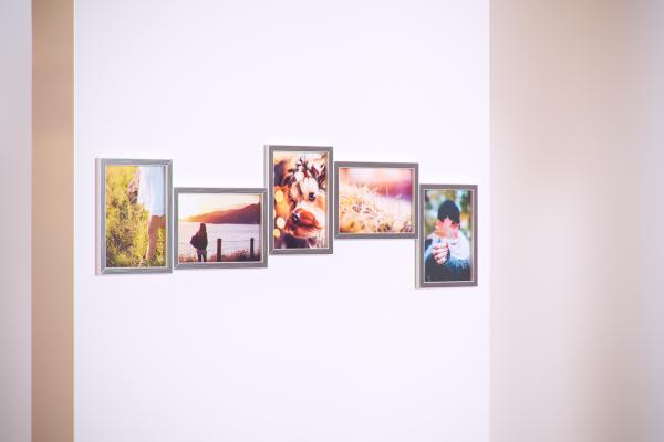 Hanging photo frames
